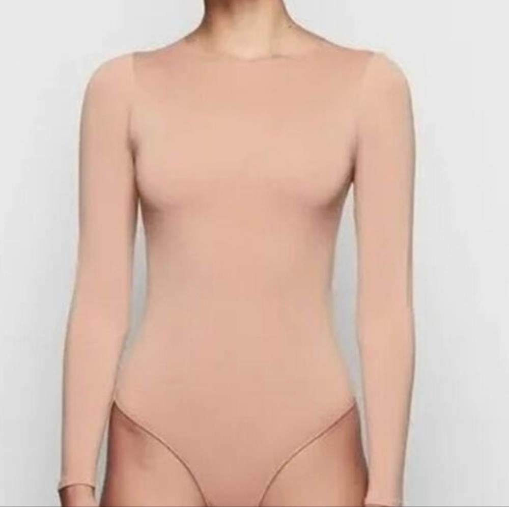 Skims Essentials Crew neck Bodysuit Long Sleeve Top Sienna Small/Medium NWT